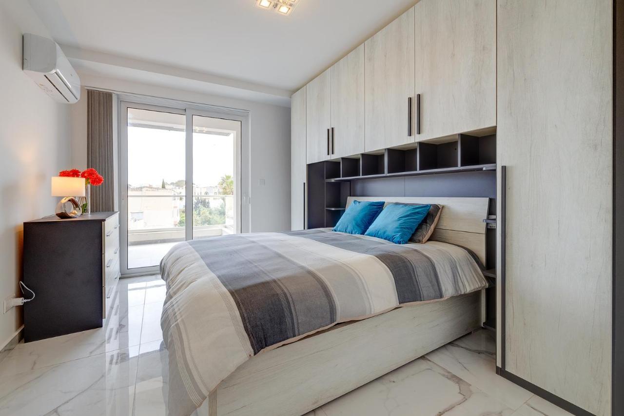 Splendid 2Br Apartment, Steps To St Georges Bay Saint Julian's ภายนอก รูปภาพ