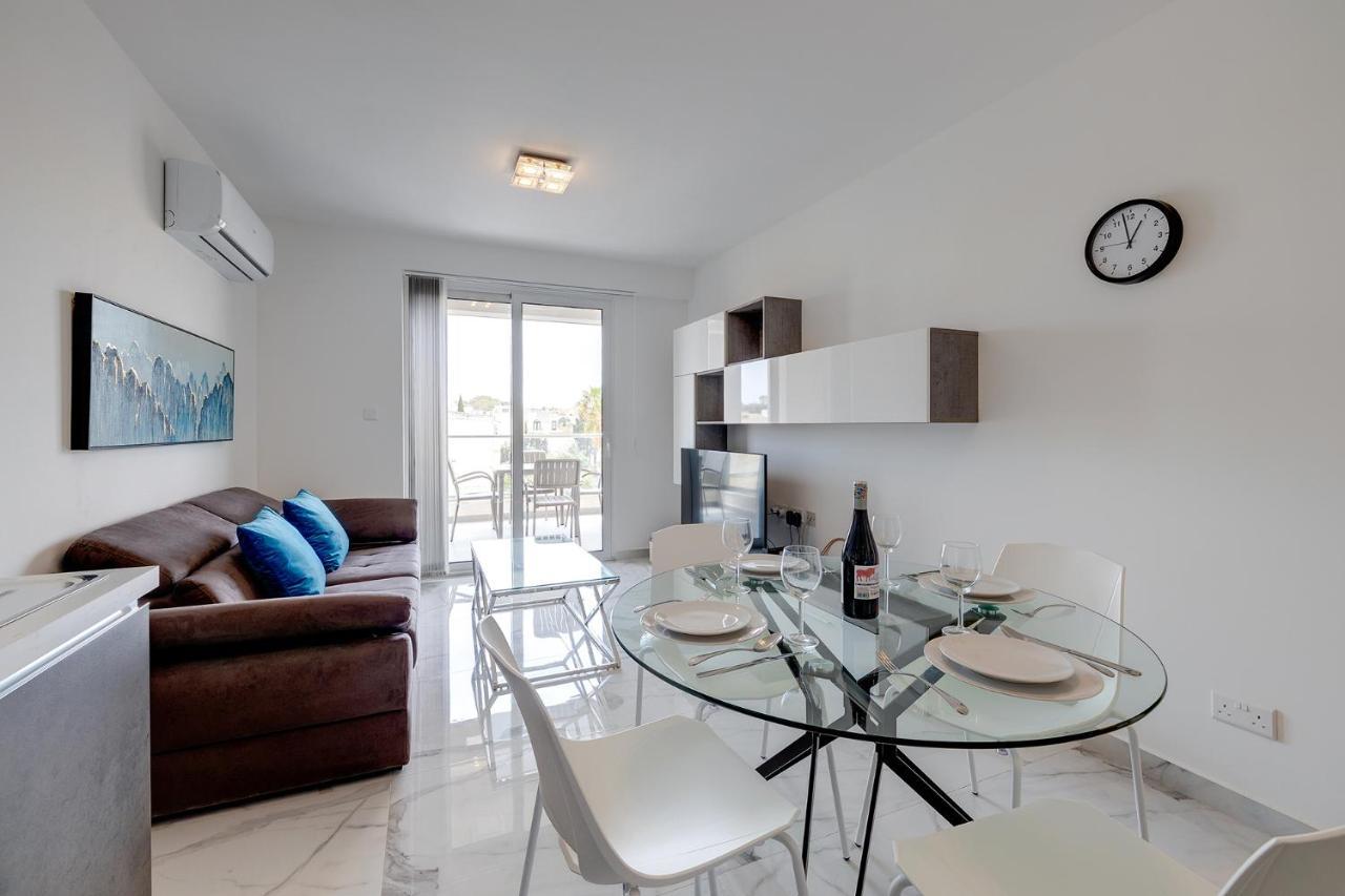 Splendid 2Br Apartment, Steps To St Georges Bay Saint Julian's ภายนอก รูปภาพ