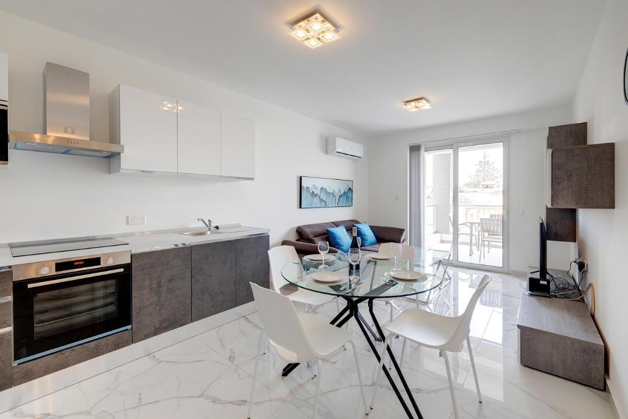 Splendid 2Br Apartment, Steps To St Georges Bay Saint Julian's ภายนอก รูปภาพ
